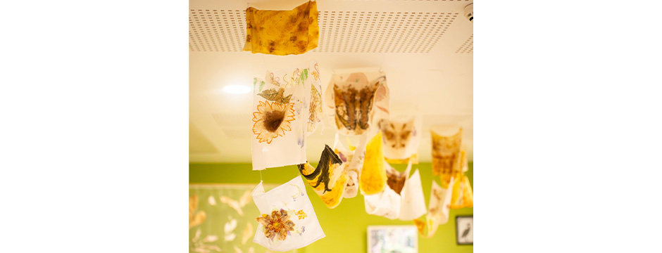 Gwaith Celf Synwyriwm gan pum artist sy'n siarad Cymraeg